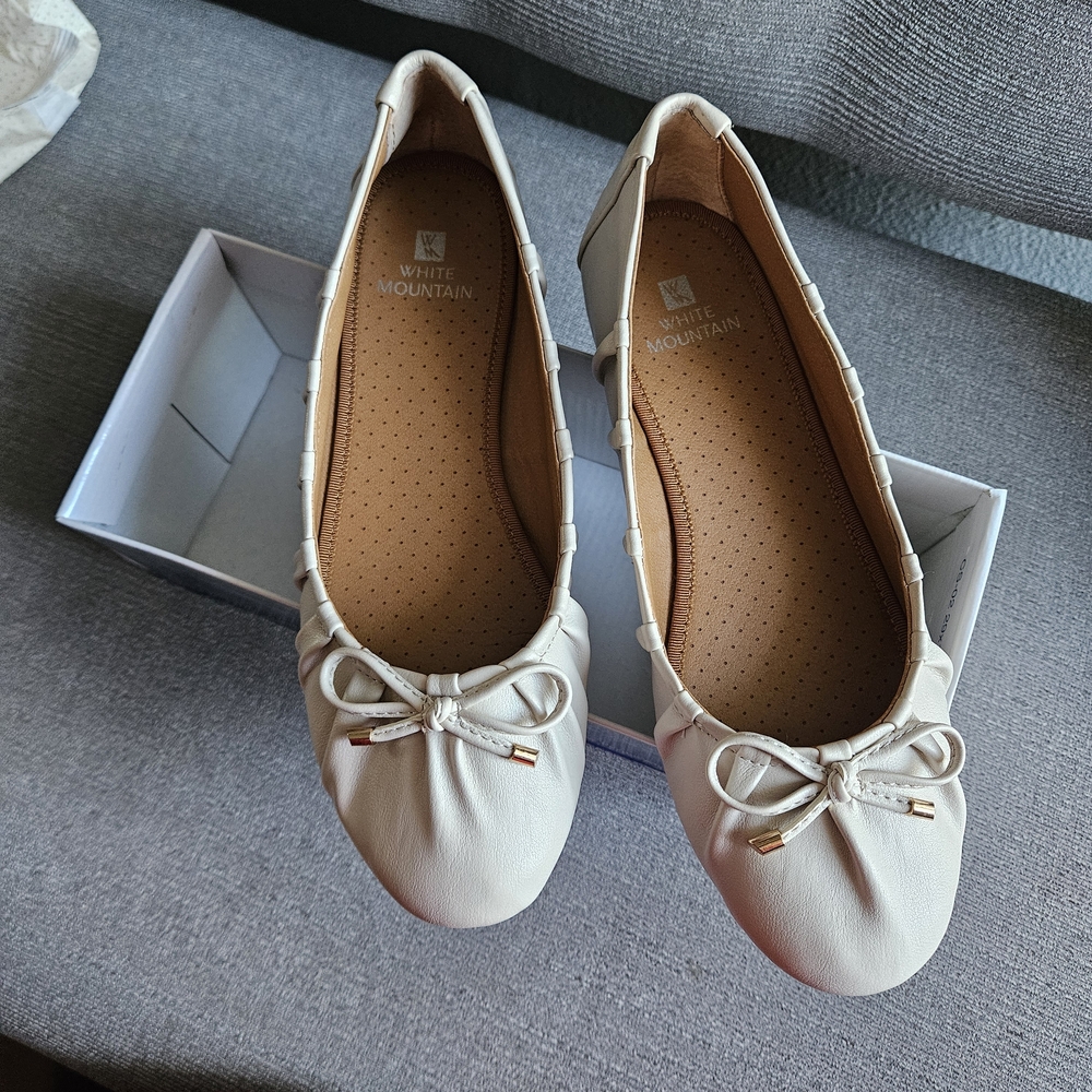 White Mountain Women's White Ivory Bow Ballet Flats